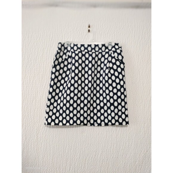 LOFT Dresses & Skirts - Ann Taylor Loft Skirt Above Knee Length Navy Blue Polka Dot Sz 8 Pockets Lined